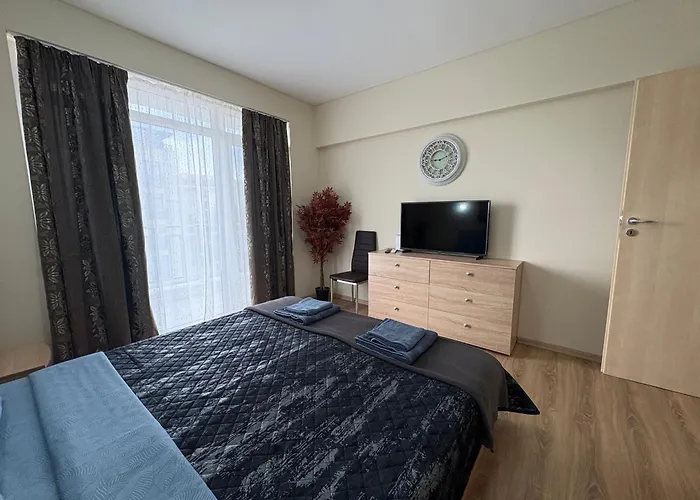 Kamelia Slantchev Briag