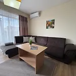 Kamelia * Sluneční pobřeží